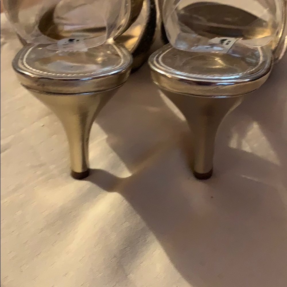 Shoes - Picture 4 of 4